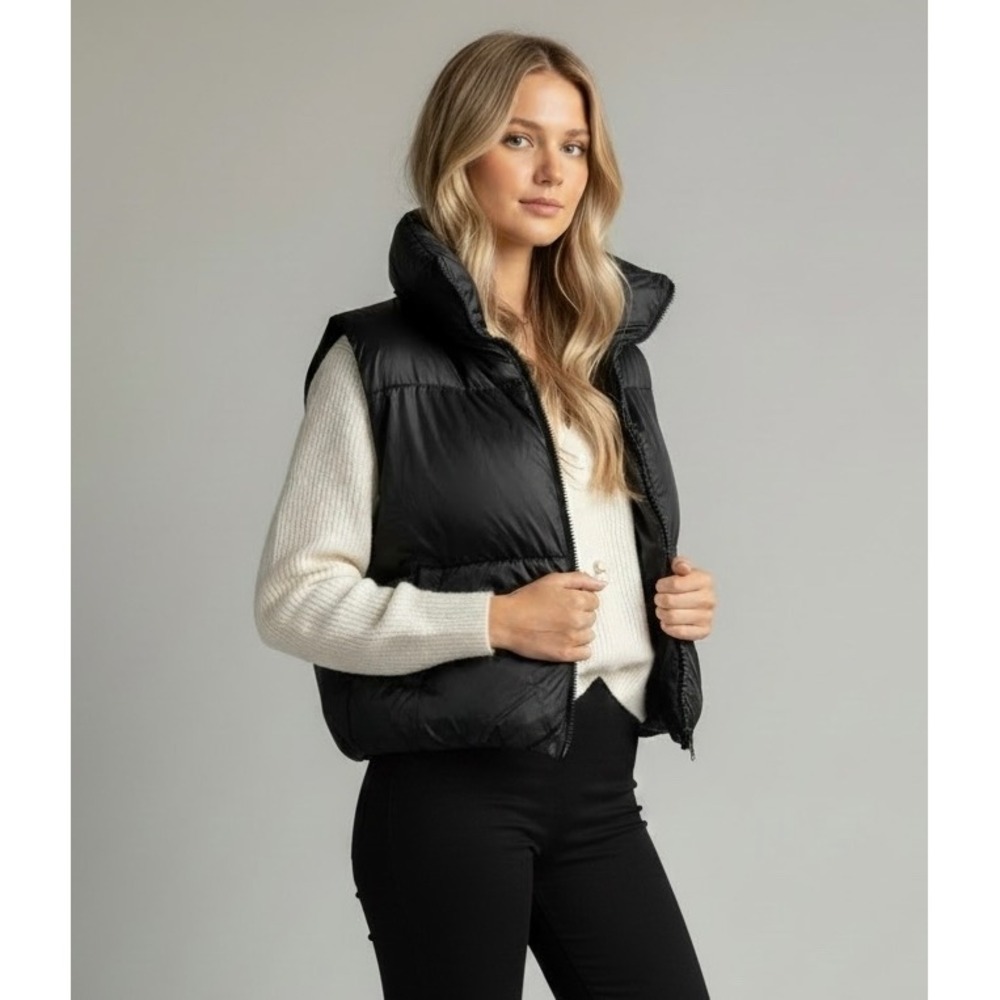 Black Cropped Lightweight Puffer Vest High Neck Quilted Size Small Outerwear